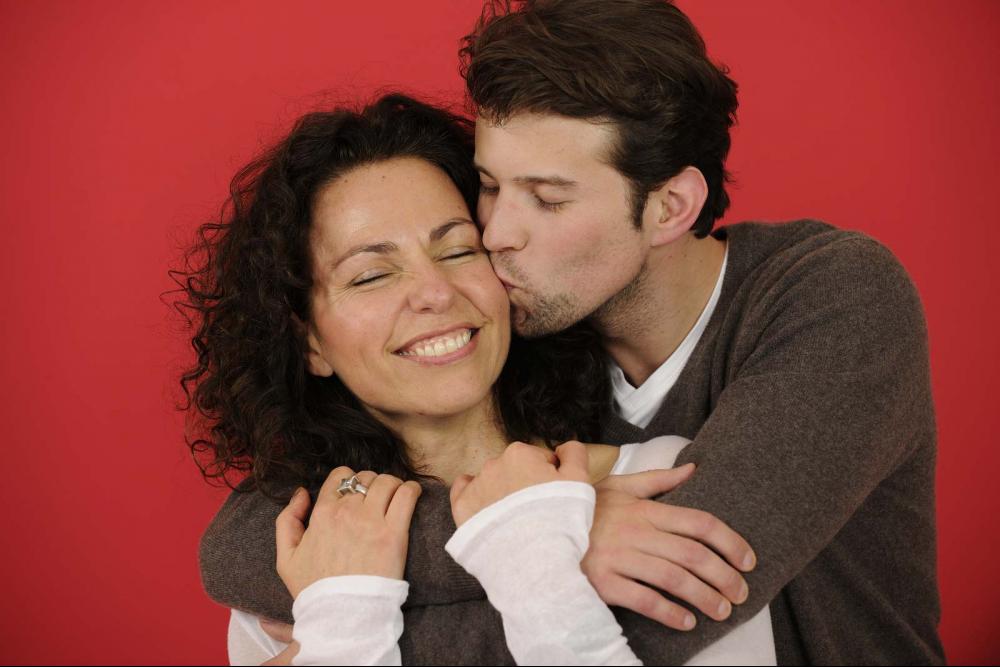 Altersunterschied Paar alte Frau und junger Mann