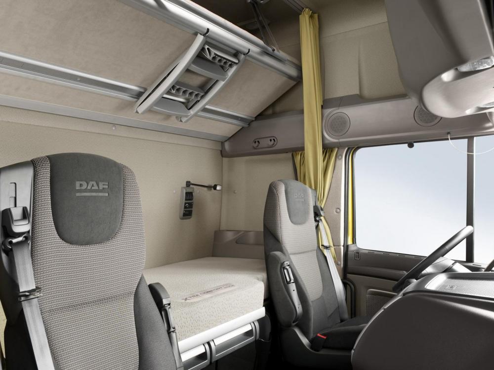 daf_xf105_4x2_ft_super_space_cab_6.jpg