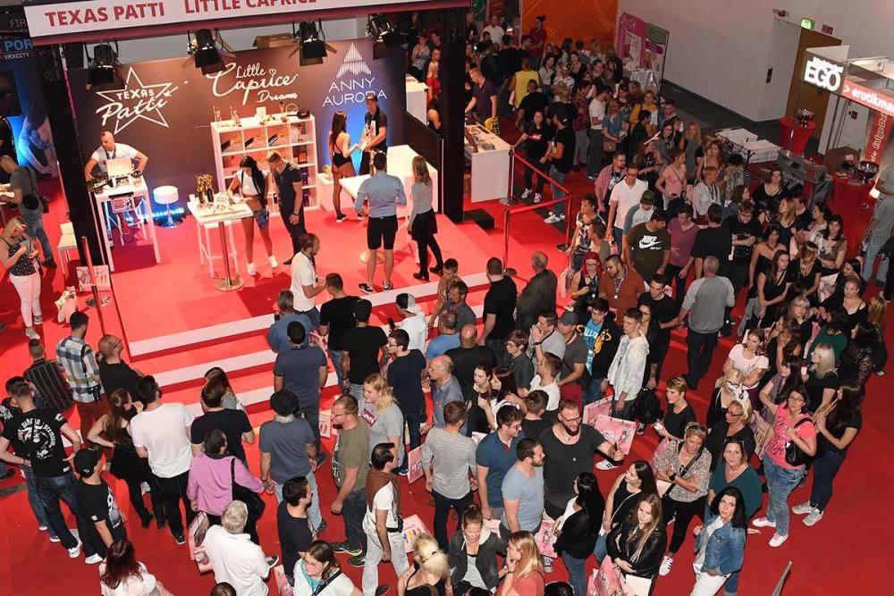 Autogramstunde bei Texas Patti auf der Venus Messe