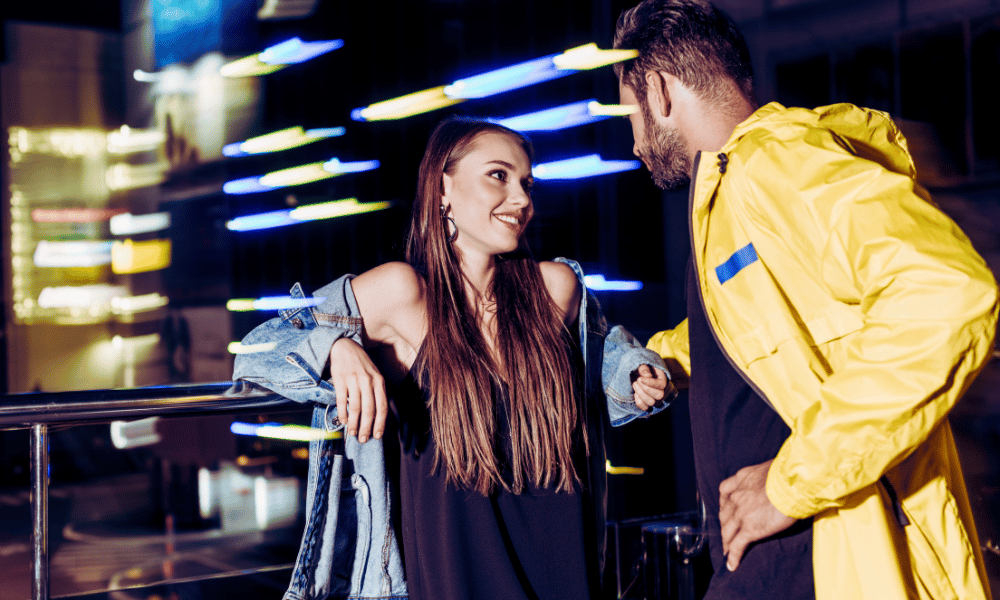 Mehr Informationen zu "Verlangen unter Sternen: Ein Nächtlicher Stadtspaziergang - Sexgeschichte"