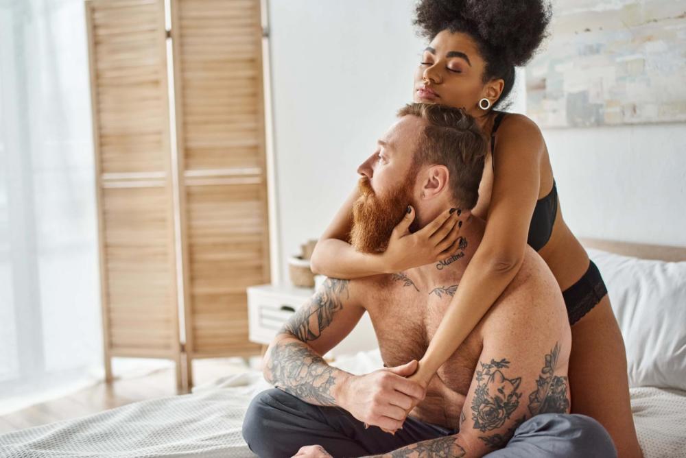 Ruined Orgasm Paar im Bett