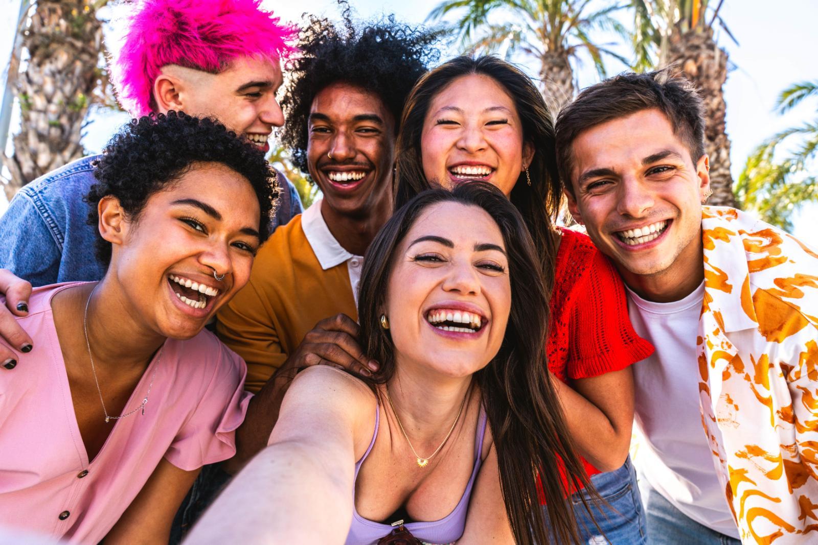 Mehr Informationen zu "Omnisexuell erklärt: Was die Lust auf alle Geschlechter wirklich bedeutet"