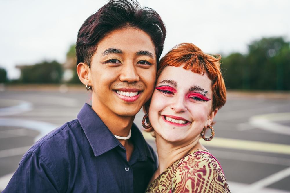Deine_Dating_App_darf_zu_deiner_Phase_passen_laechelndes_paar_beim_date_nachdem_es_sich_in_einer_Dating_app_gefunden_hat